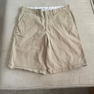 Men’s tan shorts